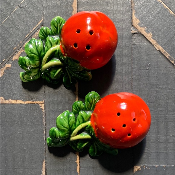 Vintage🍅Tomato🍅Salt & Pepper Set - Picture 2 of 10